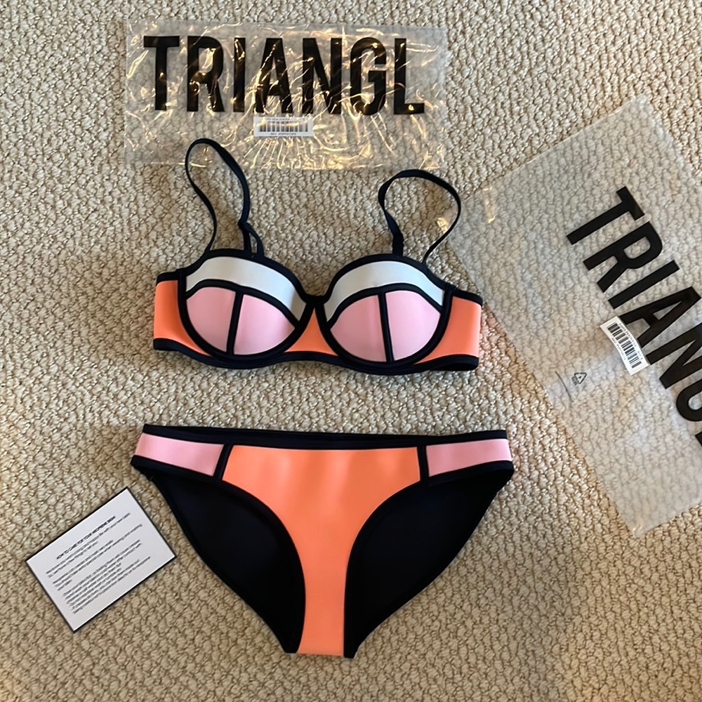Triangl bikini, includes both top and bottom in size small!